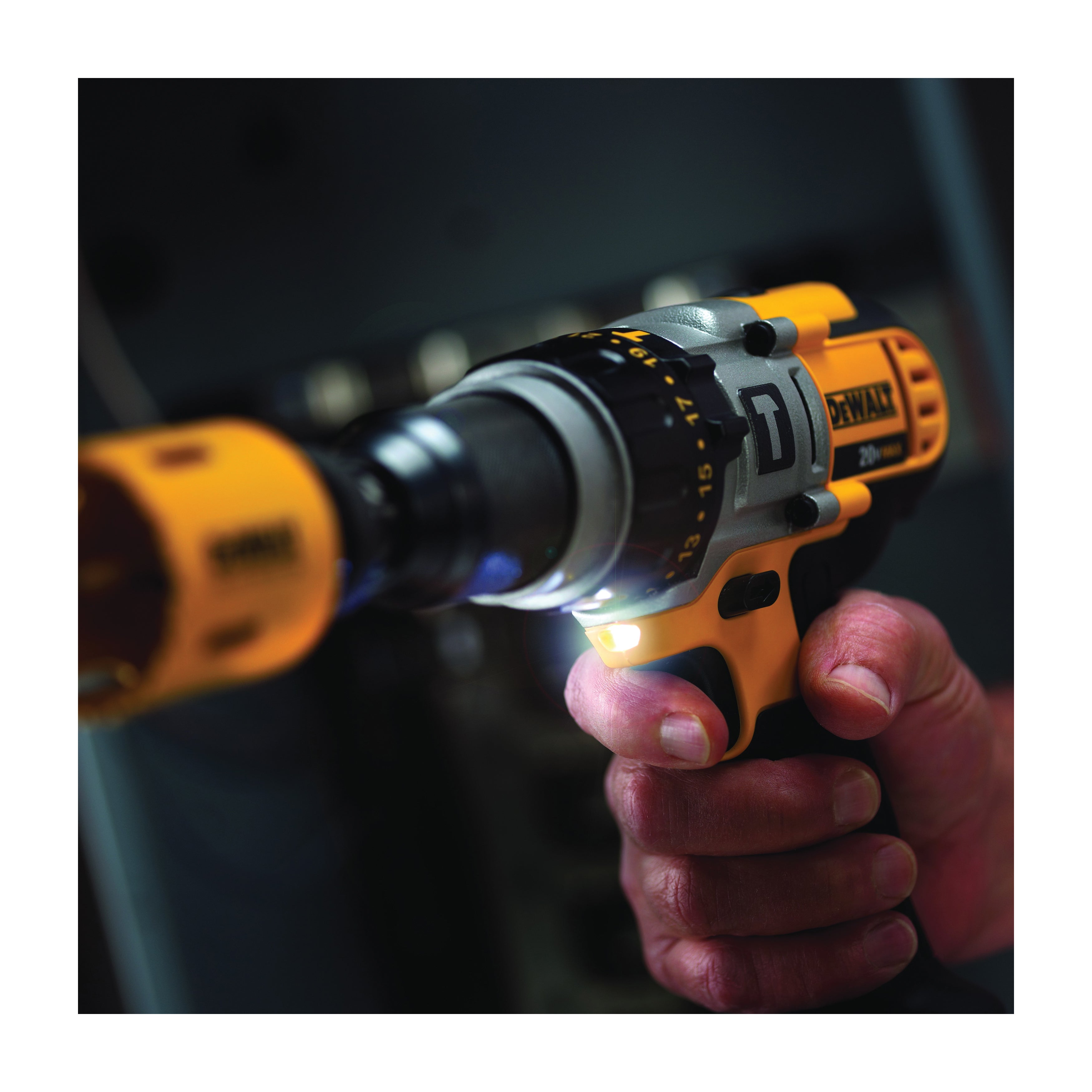 DeWALT® DCD985L2 3-Speed Premium Cordless Hammer Drill/Driver Kit, 1/2 in Metal Ratcheting Chuck, 20 VDC, 0 to 575/0 to 1350/0 to 2000 rpm No-Load, Li-Ion Battery