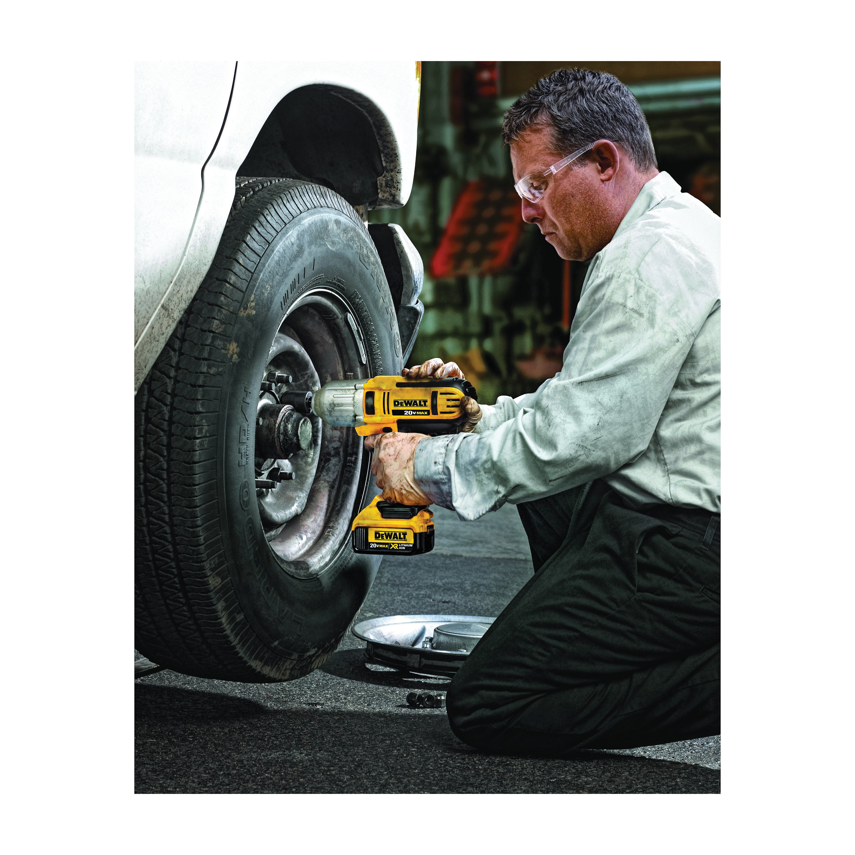 DeWALT® DCF889M2 High Torque Cordless Impact Wrench Kit, 1/2 in Straight Drive, 0 to 2300 bpm, 400 ft-lb Torque, 20 V DC, 11 in OAL