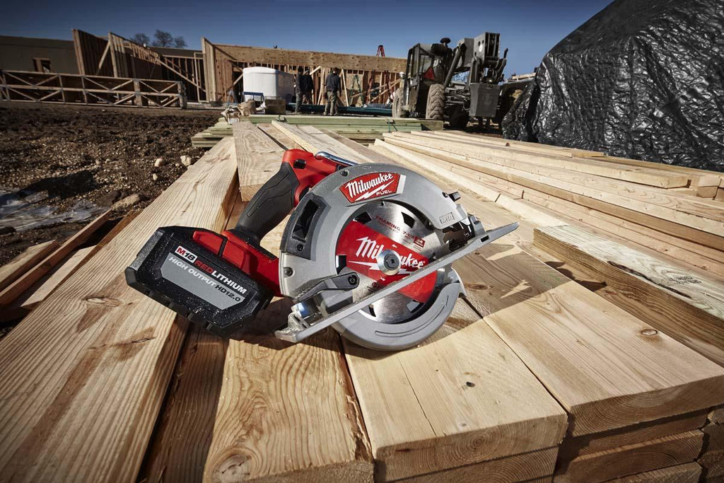 Milwaukee® 2732-21HD M18™ FUEL™ Depth Adjustment Electric Cordless Circular Saw Kit, 7-1/4 in Dia Blade, 5/8 in Arbor/Shank, 18 V, 2-1/2 in D Cutting, Li-Ion Battery, Right Blade Side