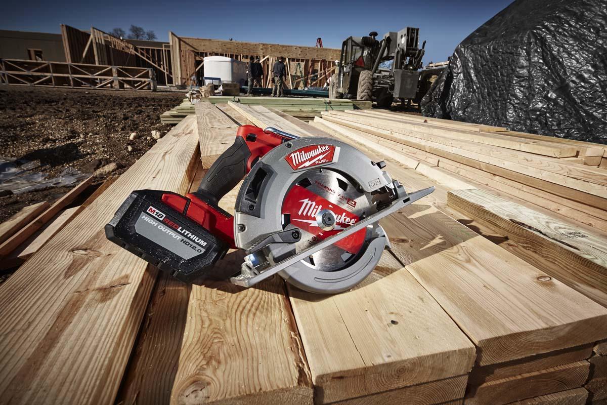 Milwaukee® 2732-21HD M18™ FUEL™ Depth Adjustment Electric Cordless Circular Saw Kit, 7-1/4 in Dia Blade, 5/8 in Arbor/Shank, 18 V, 2-1/2 in D Cutting, Li-Ion Battery, Right Blade Side